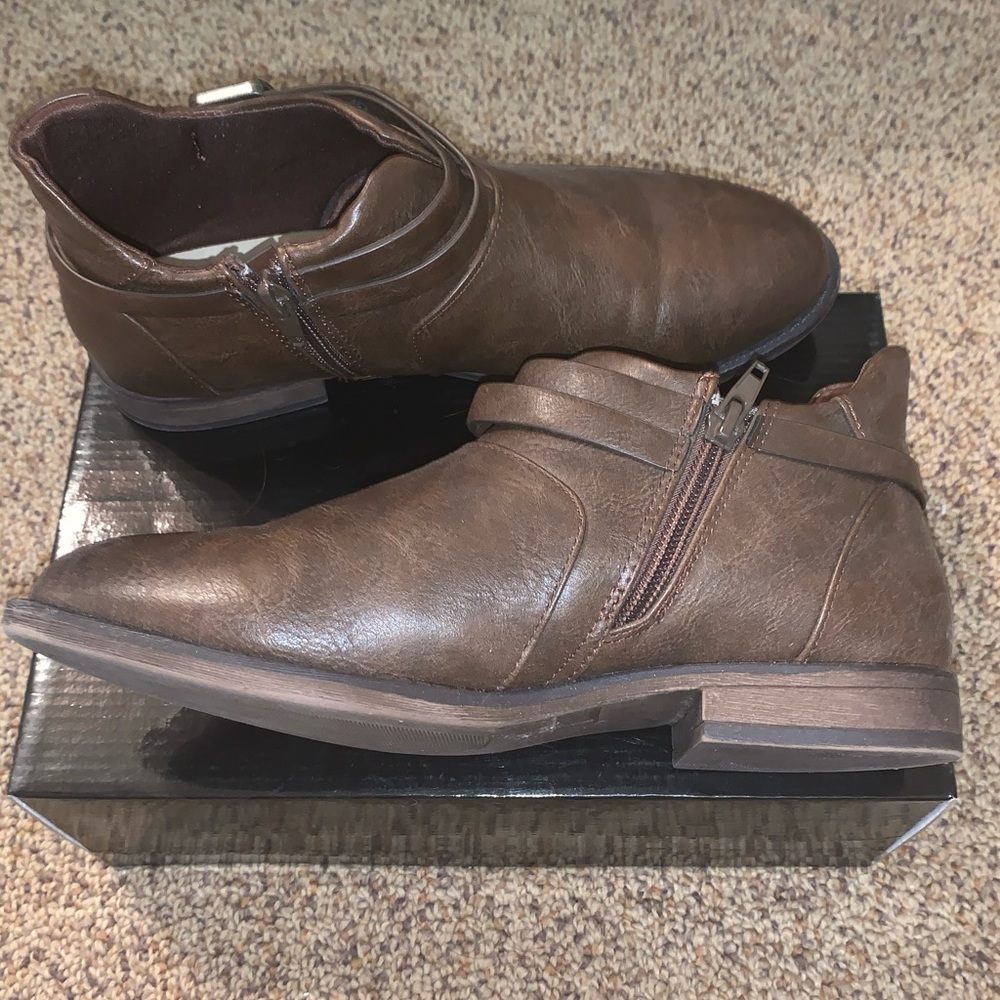 BROWN LEATHER ANKLE BOOTIES - Picture 6 of 8